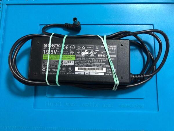 Incarcator laptop sony vaio original SH 19.5v 4.7A 90w mufa cu pin 6.5 x 4.4 mm