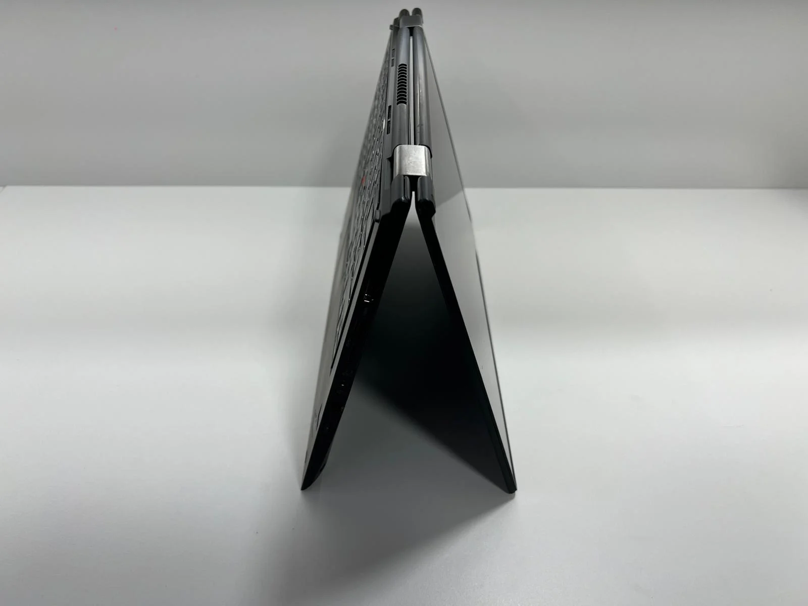 Laptop SH Lenovo Yoga 370 i5-7300u 16gb RAM SSD 240 gb CONVERTIBLE - imagine 5