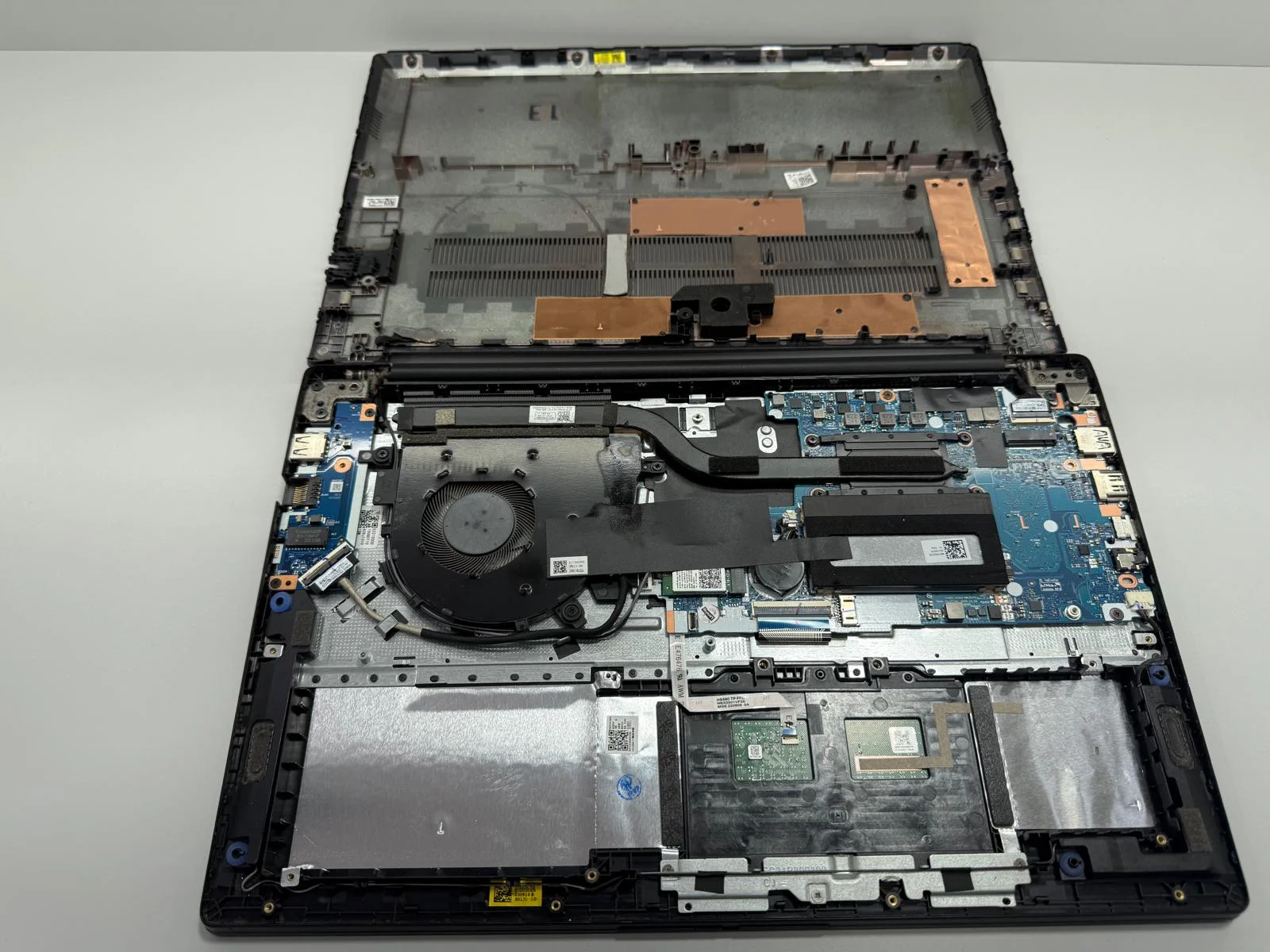 Laptop SH Lenovo V15 G2 ITL 4gb ram onboard incomplet/piese - imagine 6