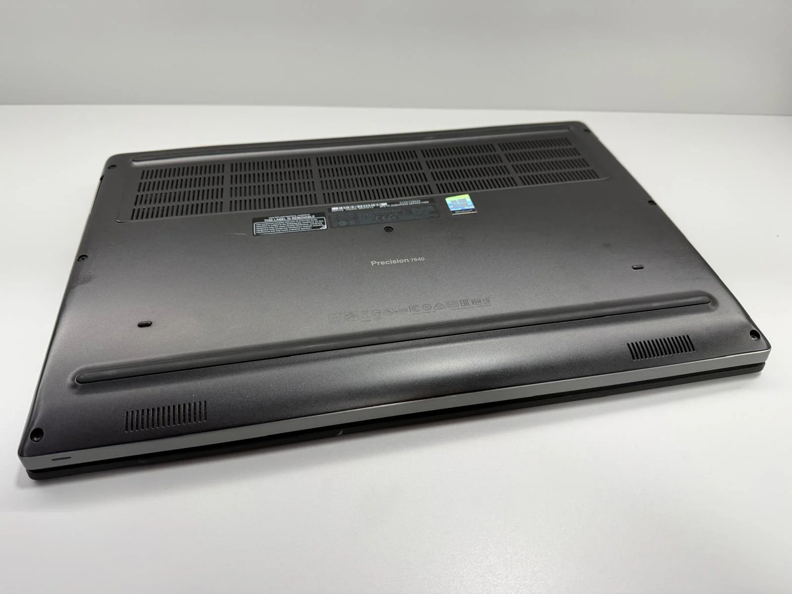Laptop SH Dell Precision 7540 i7-9850H 64gb RAM SSD 512gb NVME WorkStation nVIDIA Quadro 4GB - imagine 10