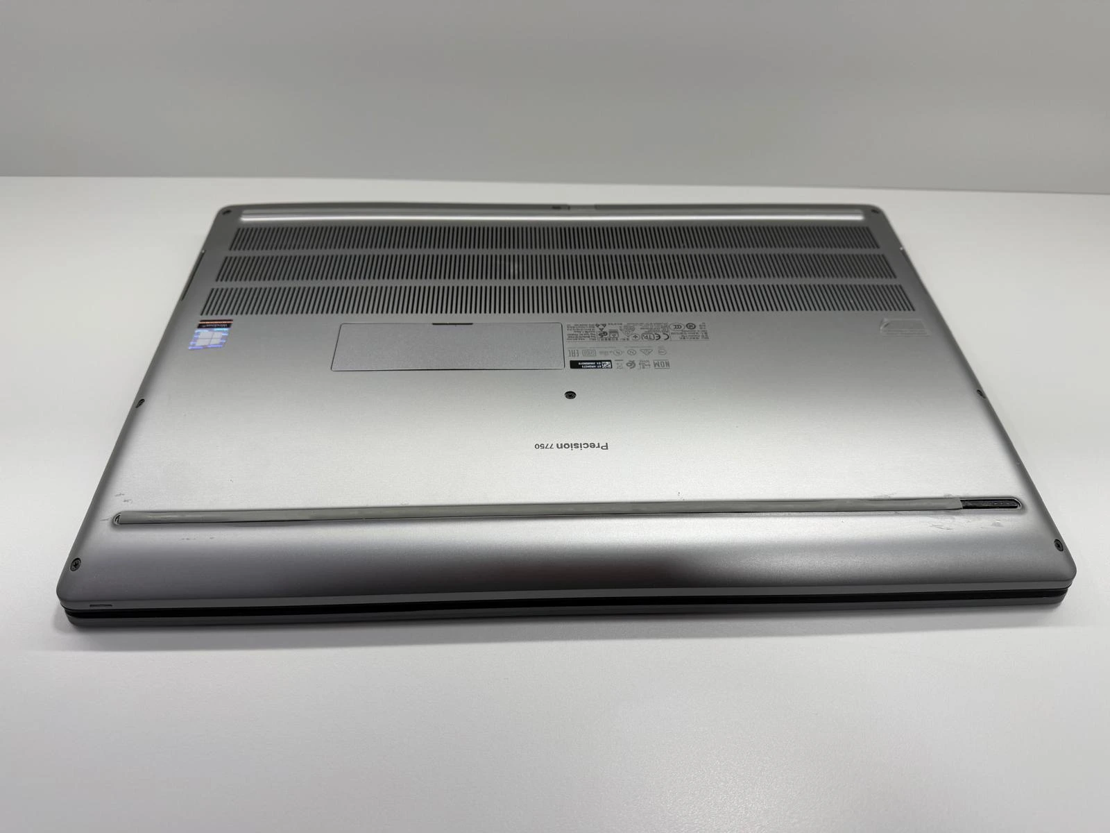Laptop SH Dell Precision 7750 i7-10850H 96GB RAM SSD 1TB Quadro RTX 5000 16GB - imagine 15